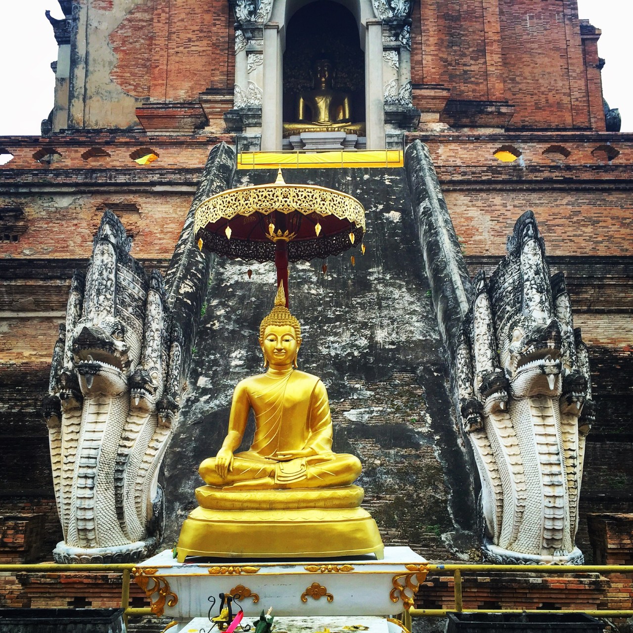 Raindrops keep falling on my head 