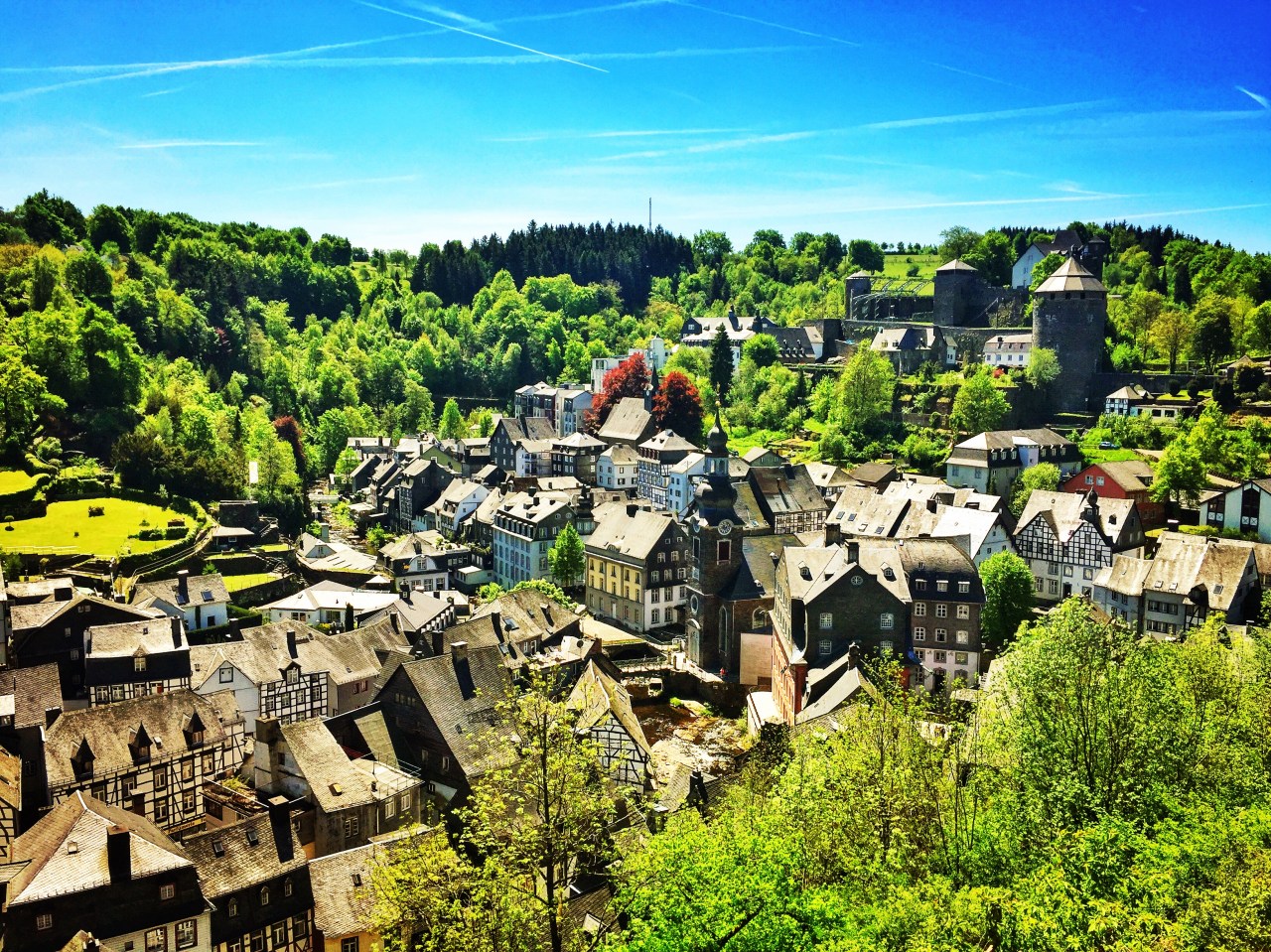 Fairy tales about a dragon, a princess, a castle and a couple of&nbsp;travellers